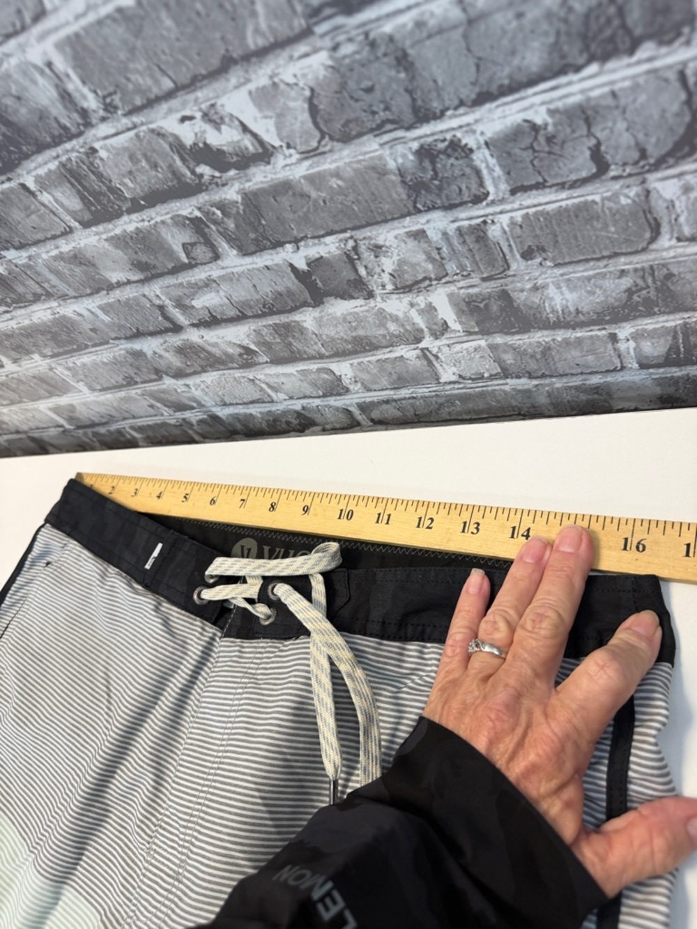 VUORI Men’s Striped Boardshorts - Picture 11 of 13